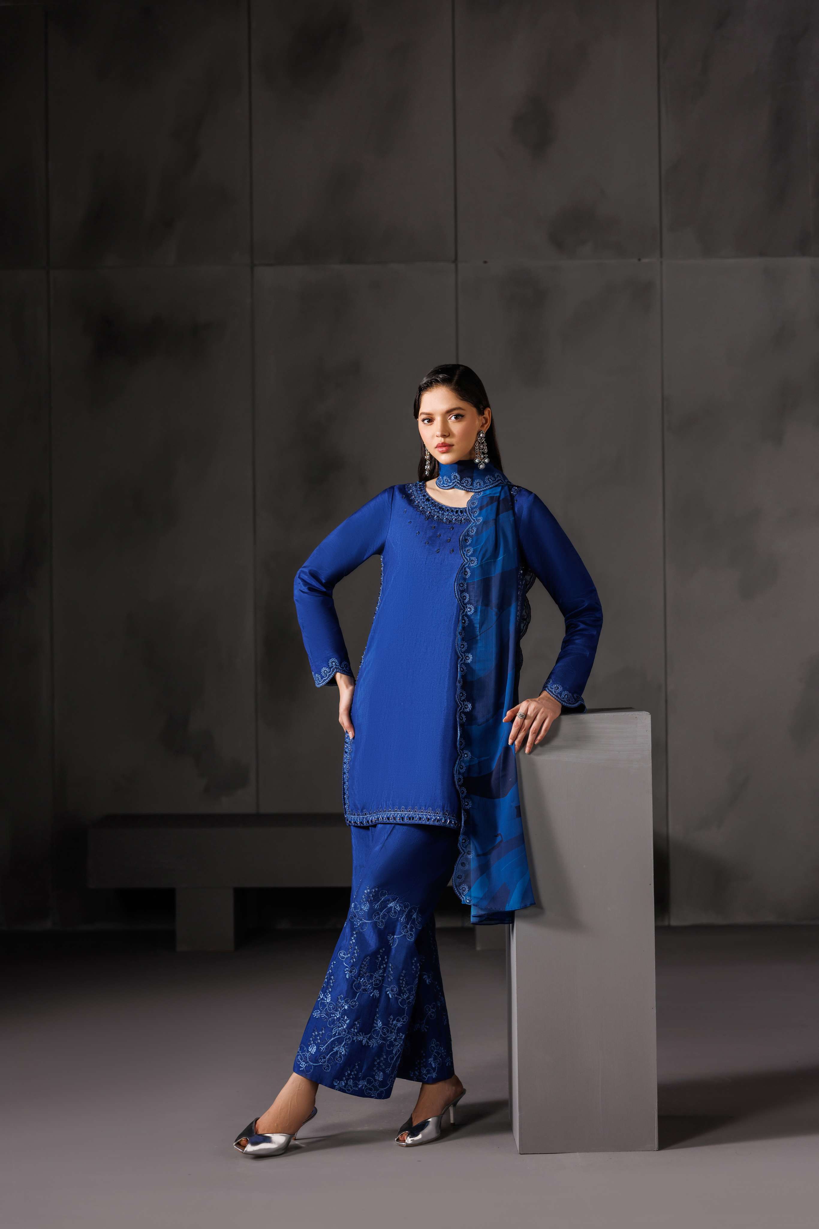 Midnight Noir AZS-112